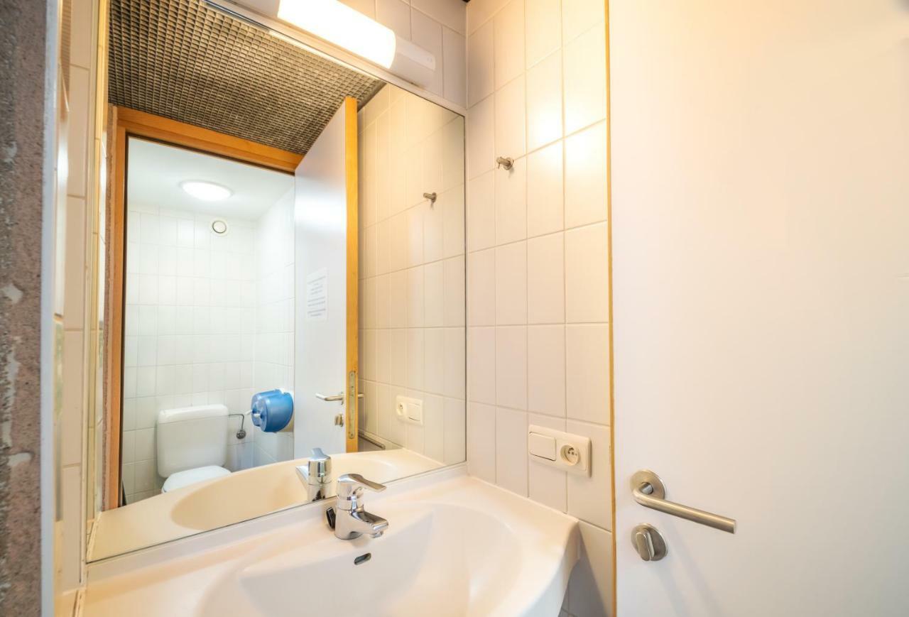 Auberge De Jeunesse De มงส์ ภายนอก รูปภาพ